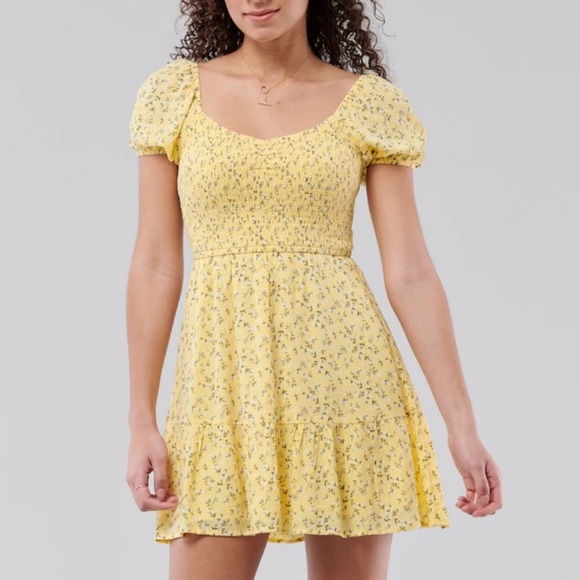 Hollister Dresses & Skirts - Hollister Smocked Puff-Sleeve Mini Dress Floral Sz Small